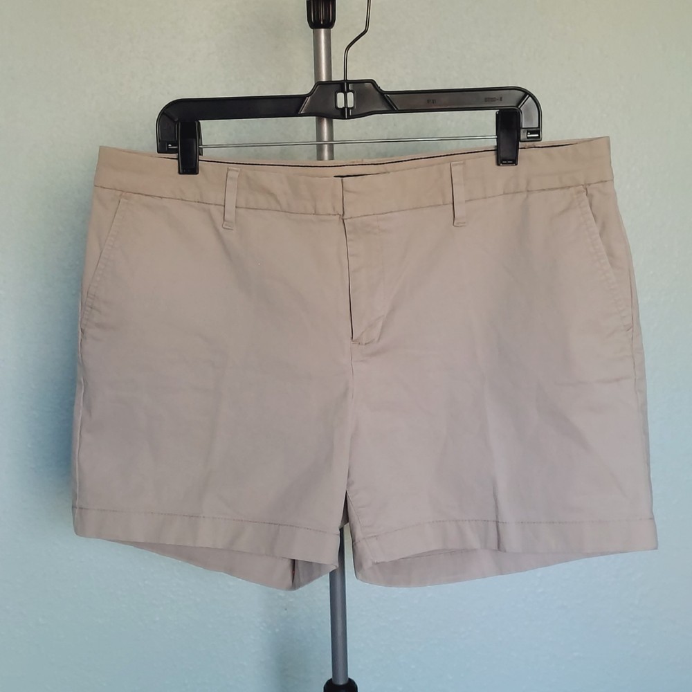 Tommy Hilfiger Women’s Khaki Chino Shorts Size 14 Beige Flat Front Mid-Rise