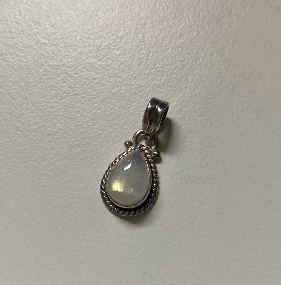 Vintage Sterling Silver Rainbow Moonstone Pendant in Twisted Rope Setting - 3/4