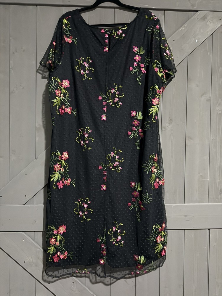 Catherine's Pullover Dress, Floral on Black  size 2X 22/24