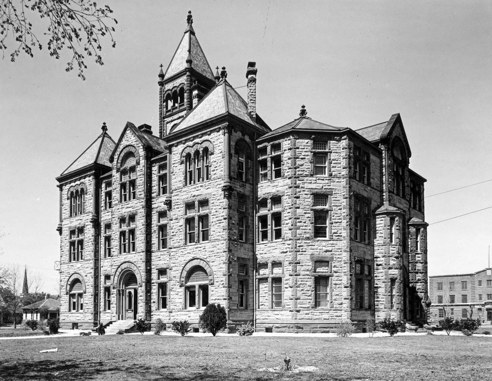 1940 Courthouse, Cuero, Texas Vintage Old Photo 8.5