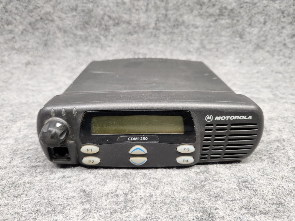Motorola CDM120 VHF Mobile Radio AAM25KKD9AA2AN 136MHz-174MHz 45W *Tested*