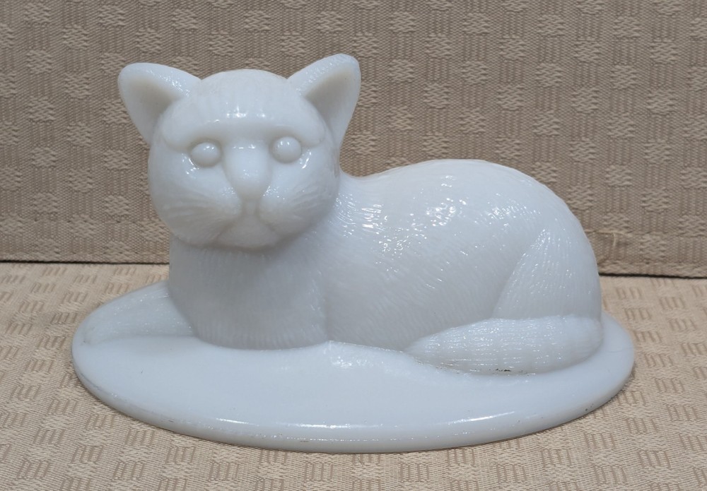 Vintage Westmoreland Milk Glass 5 Inch Resting Cat Nest Lid Figurine