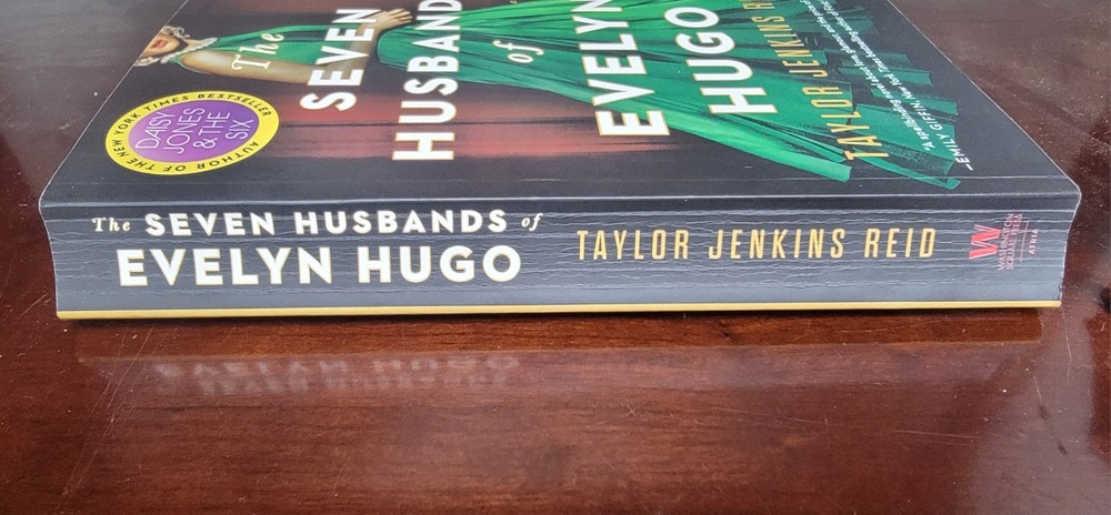 The Seven Husbands of Evelyn Hugo: A Novel - Paperback - VERY GOOD