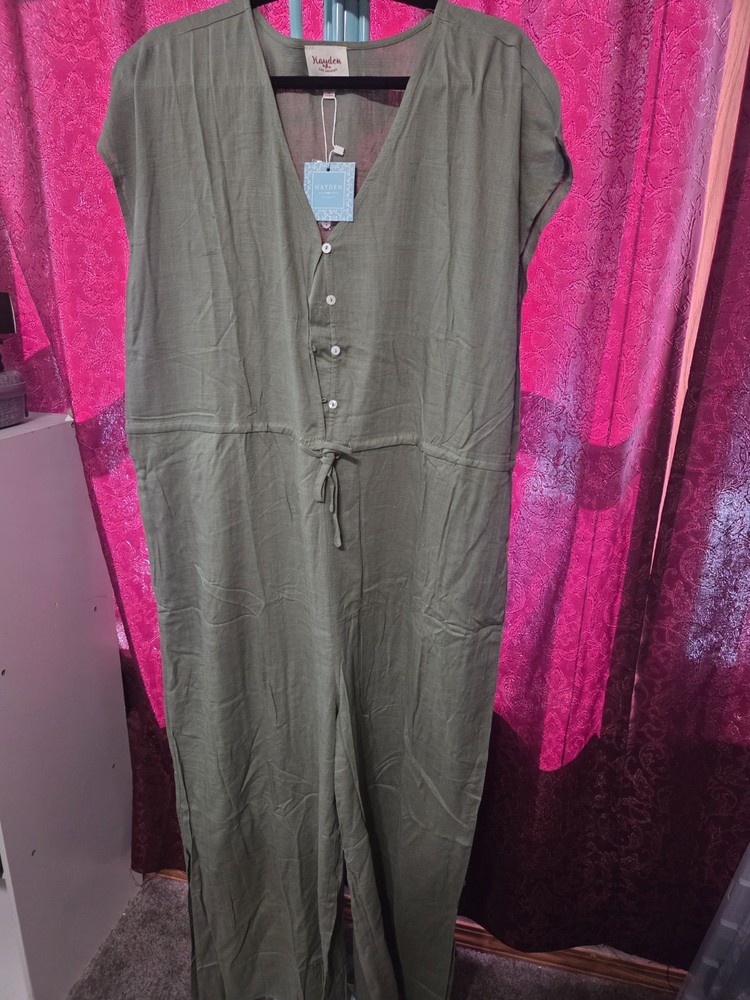 Hayden Los Angeles Women's Olive Green Capri Romper. 1X. NWT.     #710