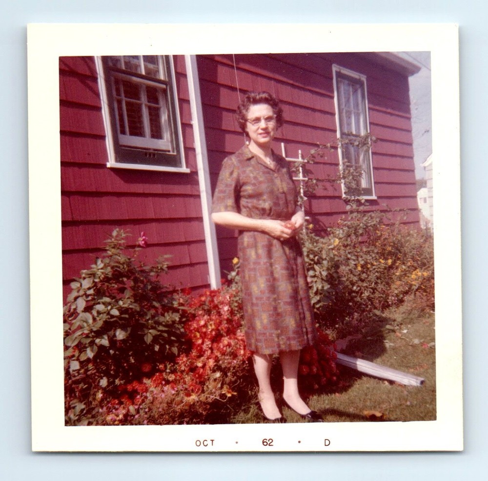 Old Vintage Square Color Photo SOLO LEGGY WOMAN GLASSES BY HOUSE 1962 PICTURE