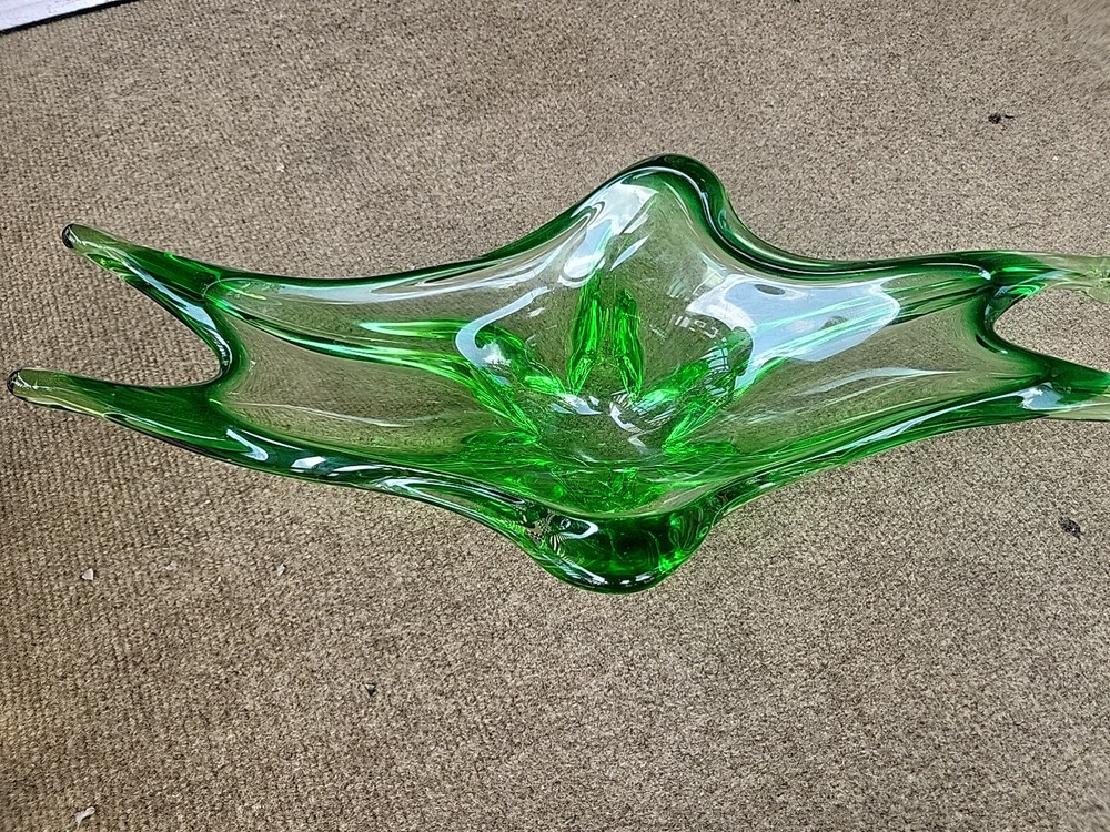 Hand-Blown Art Glass Wave Leaf Candy Dish in Green