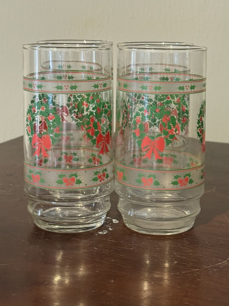 Christmas Glasses Wreath Holly Holiday Berries Set of 4 1980s Vintage Red Green