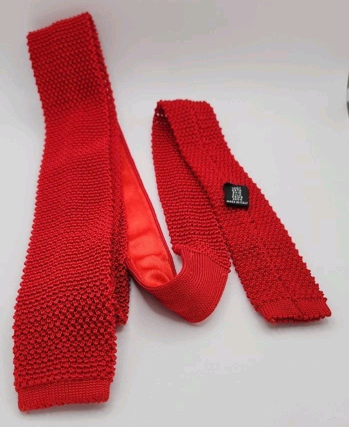 Club Monaco Mens Red Knit Tie 100% Silk Made In Italy 59