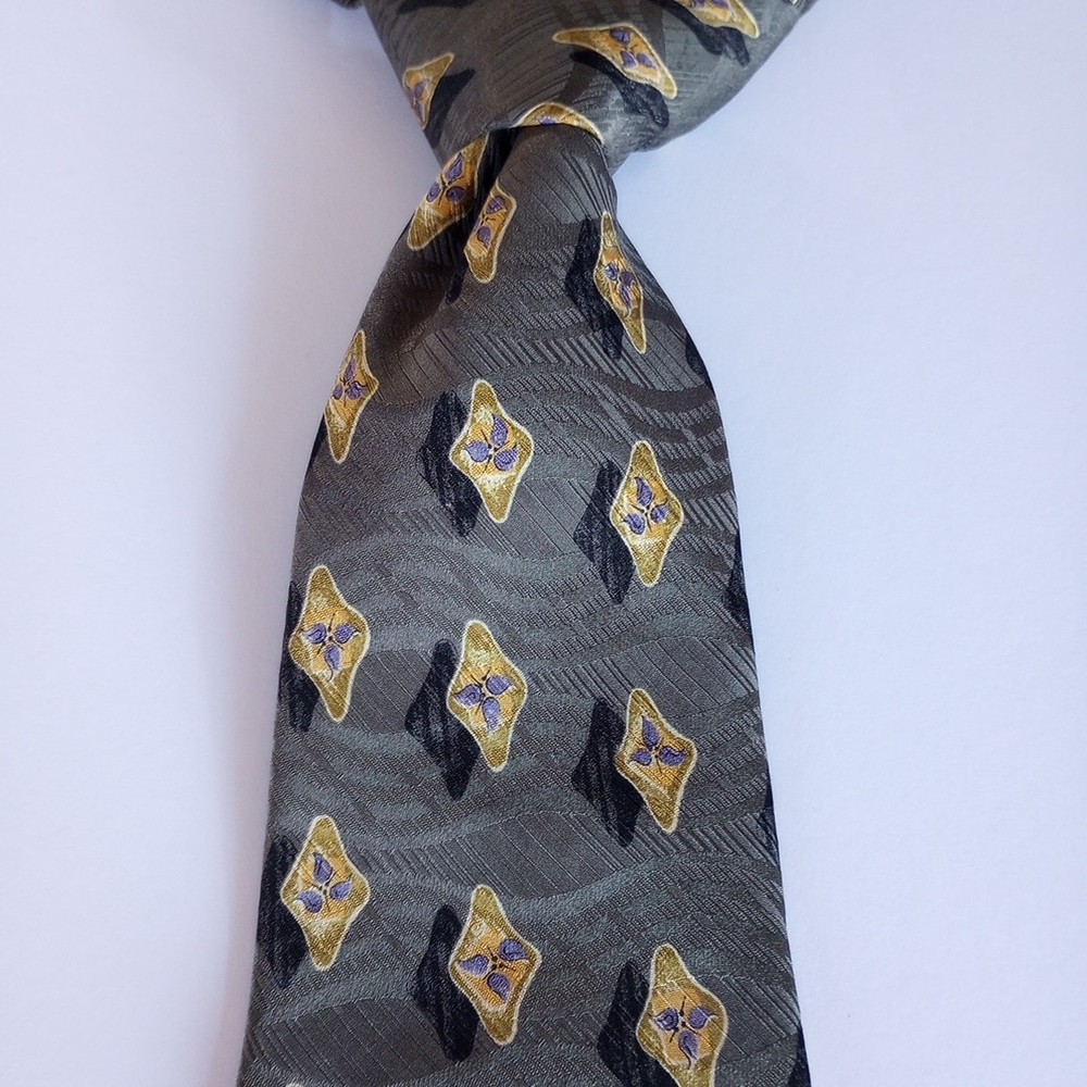 Robert Talbott Best of Class Nordstrom Tie 100% Silk.  Hand Sewn  4” X  57”