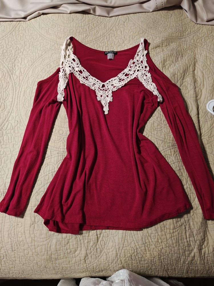 Venus Red Knit Cold Shoulder Crochet Accent Tunic Blouse Long Sleeve Size S