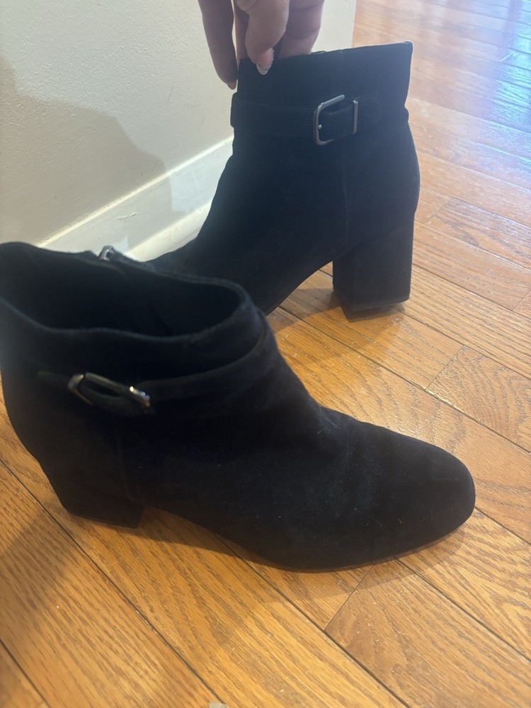 Via Spiga Women’s Tricia black suede ankle zip Bootie Boots round toe size 8