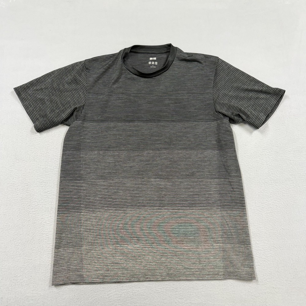 Uniqlo Shirt Mens Large Gray Striped Short Sleeve Lightweight Crew Neck Tee