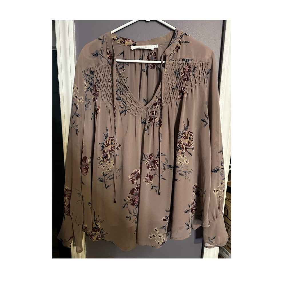 ASTR The Label Floral Smocked Tie Sheer V-Neck Long Sleeve Blouse Women's M