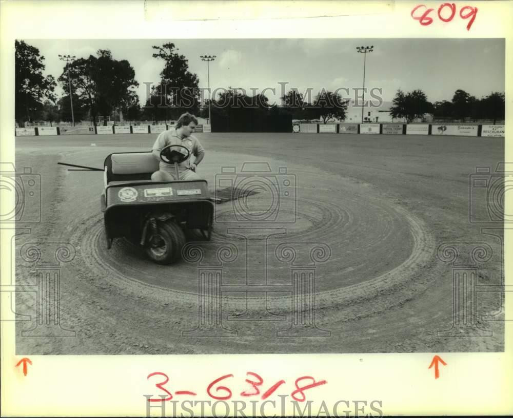 1989 Press Photo Michael Chauvin drags the infield at Metairie Playground