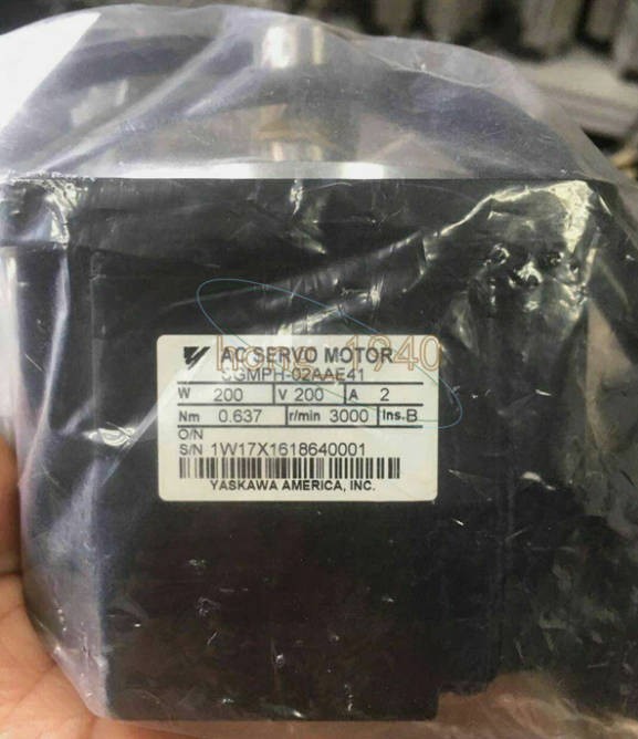 1PC New YASKAWA AC SERVO MOTOR SGMPH-02AAE41