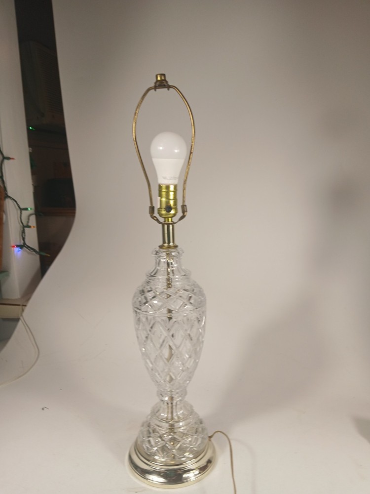 Vintage Mid Century  Cut Patterened Glass Crystal Table Lamp works 27