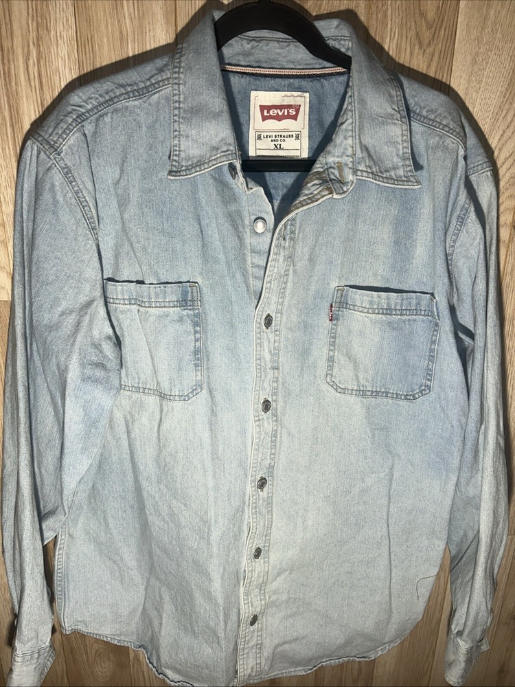 Levi’s Men’s XL Blue Denim Shirt Metal Buttons Long Sleeve