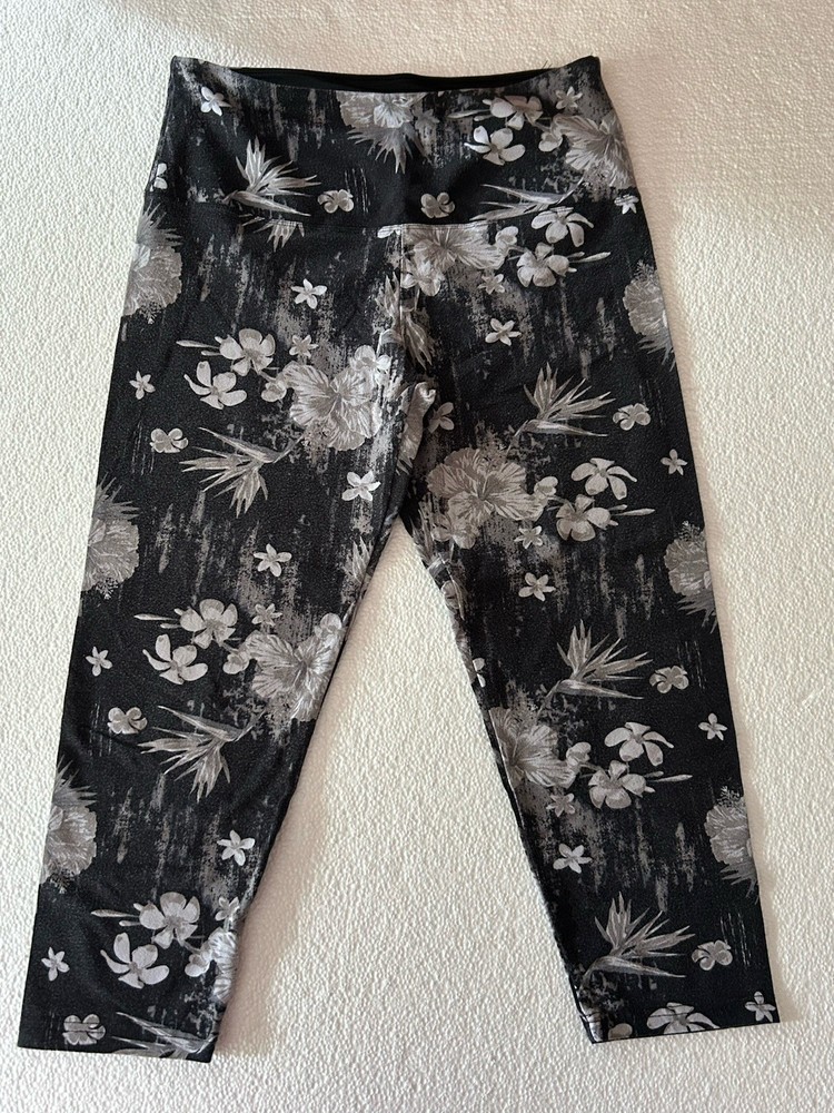 Suave Capri Leggings Size Small Yoga Pant With Tummy Control Black Floral Capris