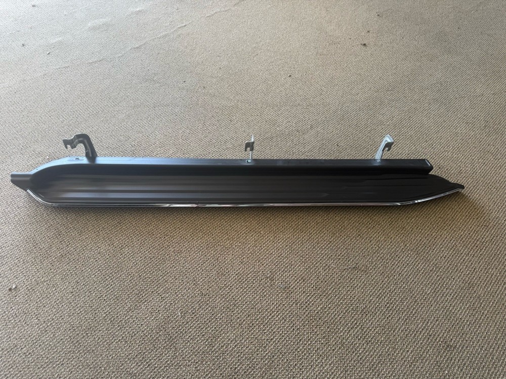 2015-2020 Chevrolet Tahoe Right Passenger RH Running Board 22813711 OEM 1792