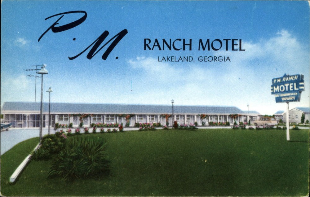 P.M. Ranch Motel Lakeland Georgia ~ 1950-1960s vintage postcard