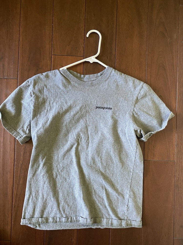 Patagonia T-Shirt Pocket Tee Adult Men MediumGray Short Sleeve Crewneck Slim Fit