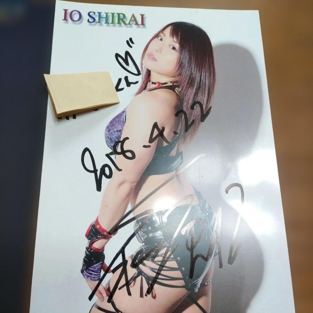 Shirai Io WWE Stardom Signed Portrait Autographed Photo with Name Card