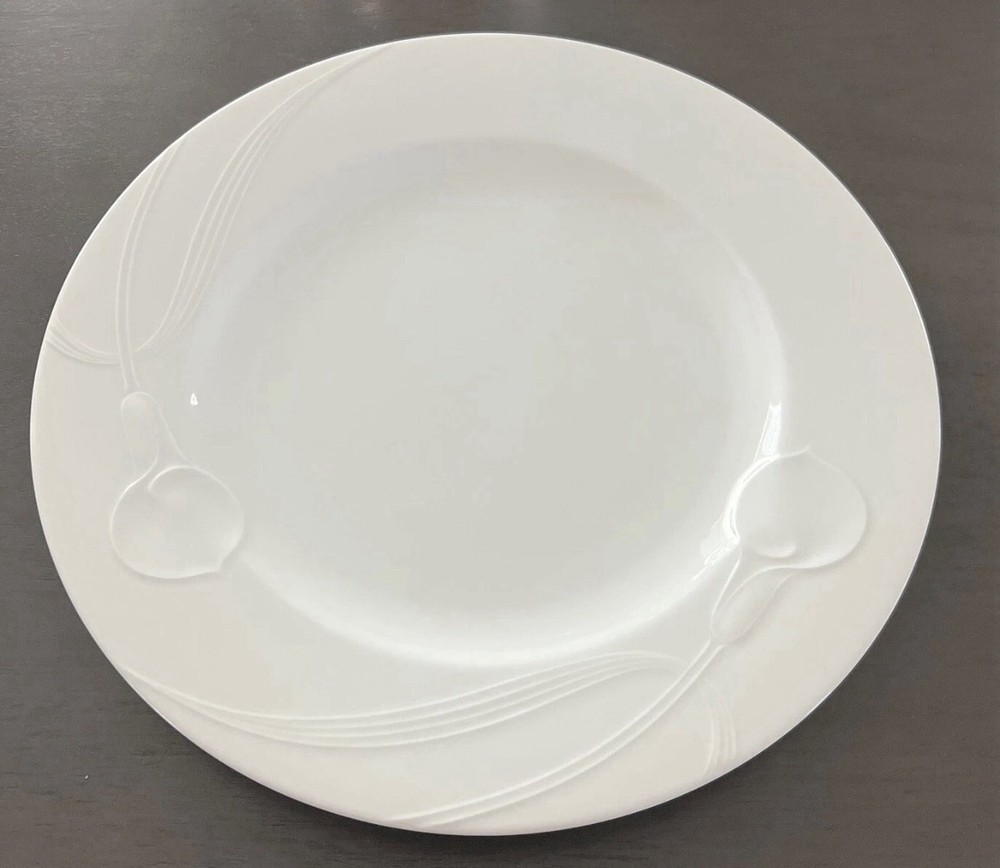 Classic Flair Mikasa White 10 3/4