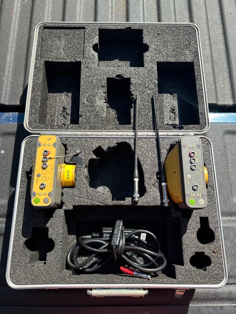 2ea Topcon Hiper XT GNSS Receivers - For PARTS READ Description