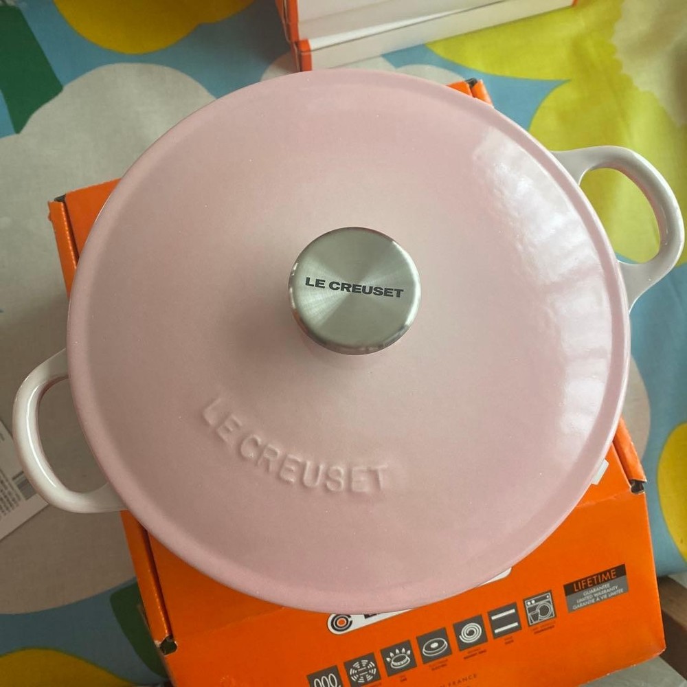Le Creuset Marmite 22cm 2.6L Shell Pink Soup Pot Black Matte Enamel Cast Iron