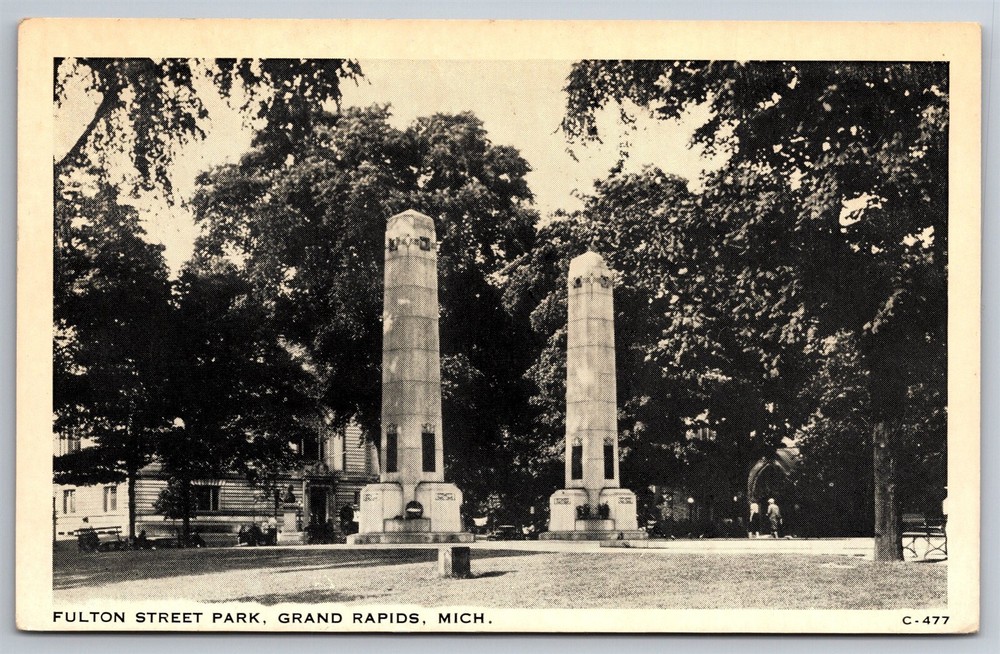 Monuments In Fulton Street Park Grand Rapids MI C1910's Postcard N25