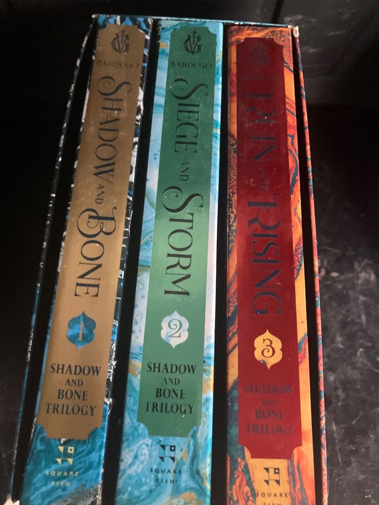Shadow and Bone Trilogy Boxed Set : Shadow and Bone, Siege and Storm, Ruin...