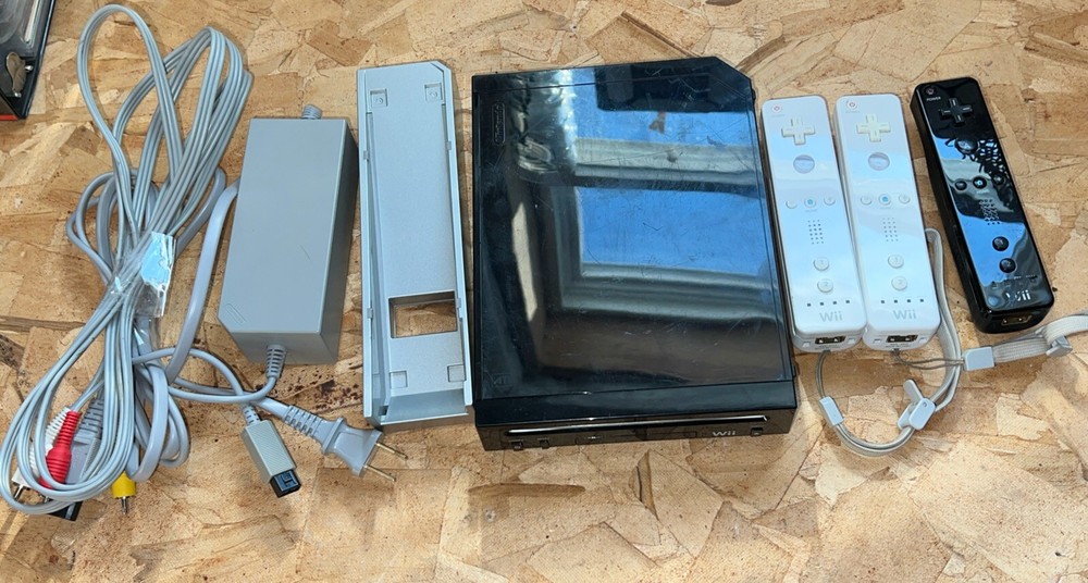 Black Nintendo Wii RVL-101 Console Bundle Cords, Remote - Tested - NO sensor