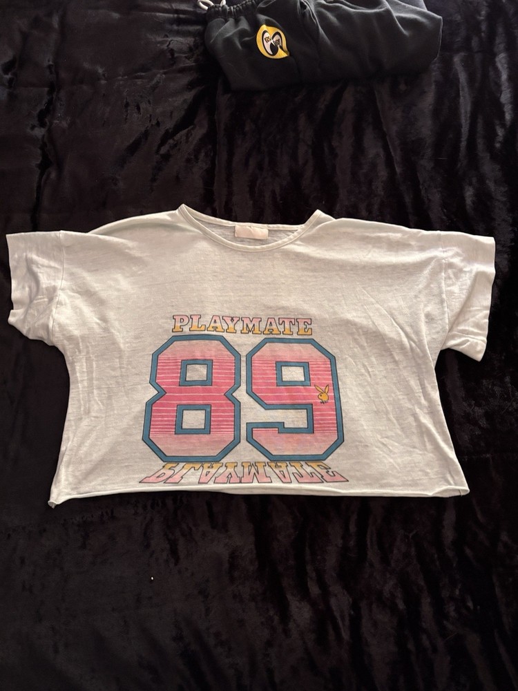 1980s Vintage Playmate Women's Cropped Graphic White Pink Blue T-Shirt Size L
