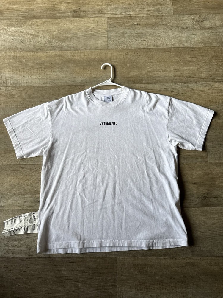 vetements label t shirt Unisex Large Satisfy