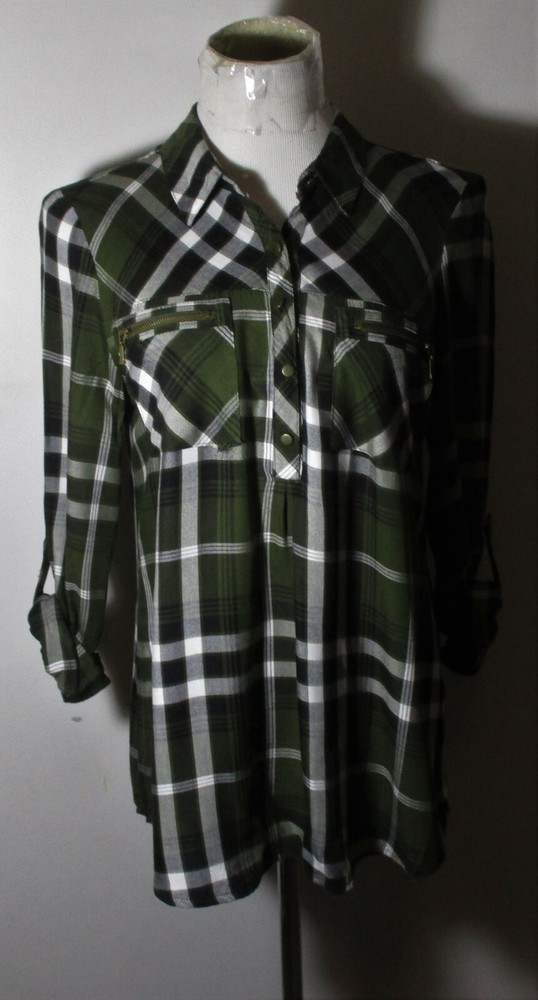 TAKARA Green 100% Rayon Button V-Neck Top Size M NWOT