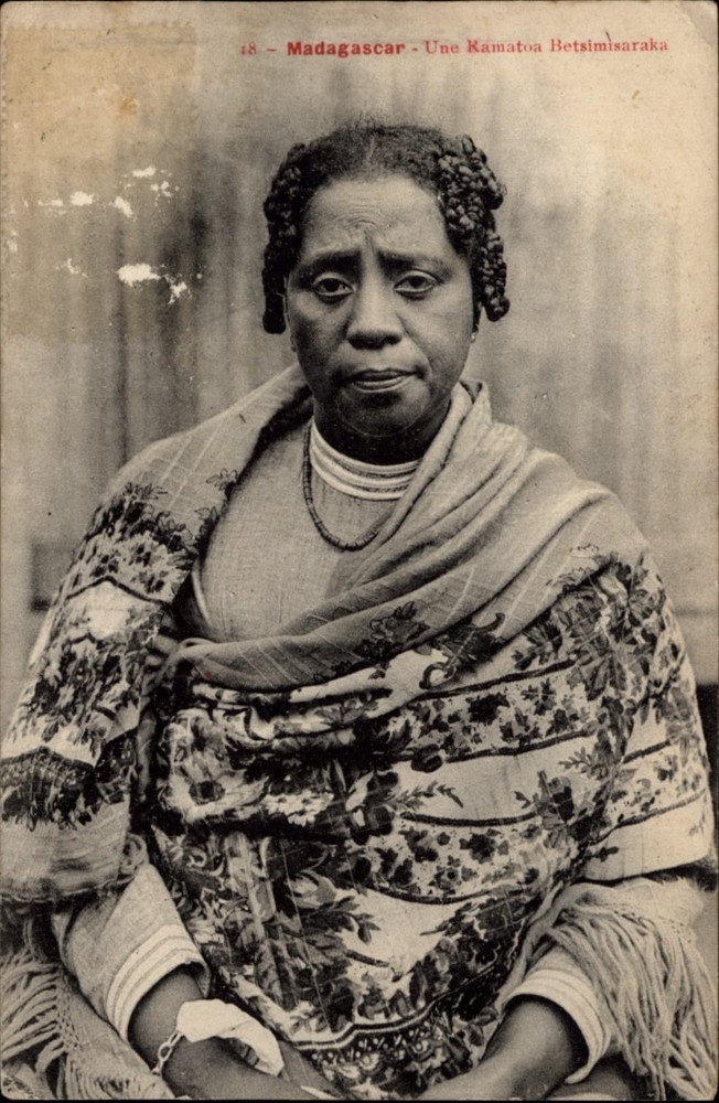 Woman Madagascar Antananarivo vintage postcard c229