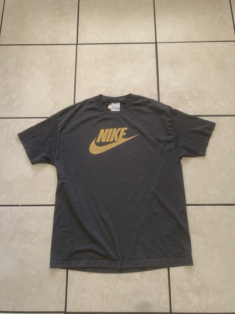 Vintage 2000s Nike Logo T-shirt