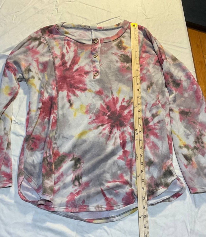 Sew in Love Henley Shirt Womens Large Gray Pink Tie Dye Long Sleeves Knit Casual