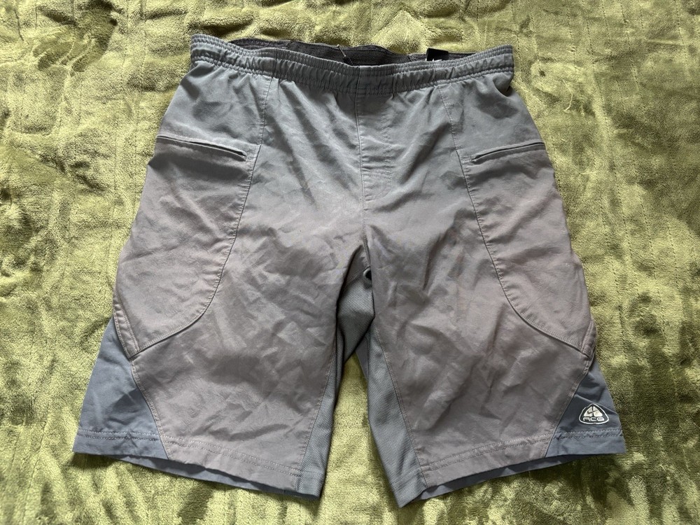 Nike ACG Shorts Mens Medium Black Gray Vintage Y2K Hiking Streetwear Skater