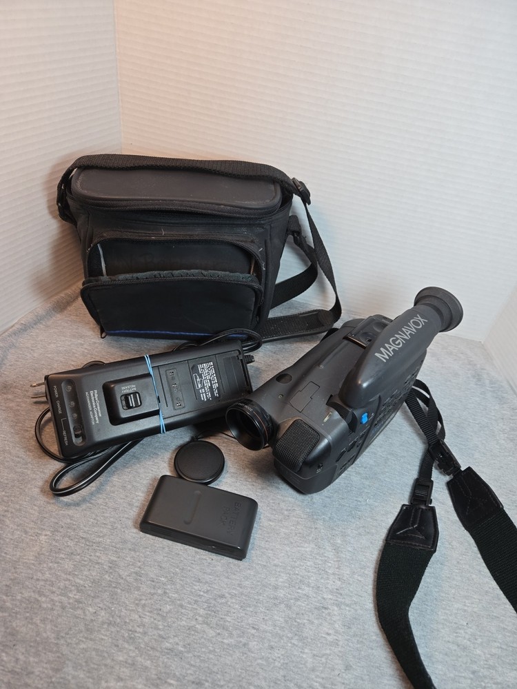 Magnavox Easycam Camcorder CVN610AV01 And Charger,Battery Not Good