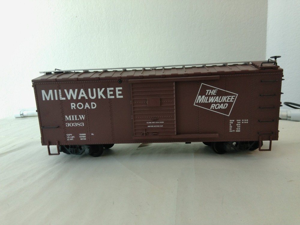 USA Trains R19106A G Scale Steel Box Car Milwaukee Road #30383