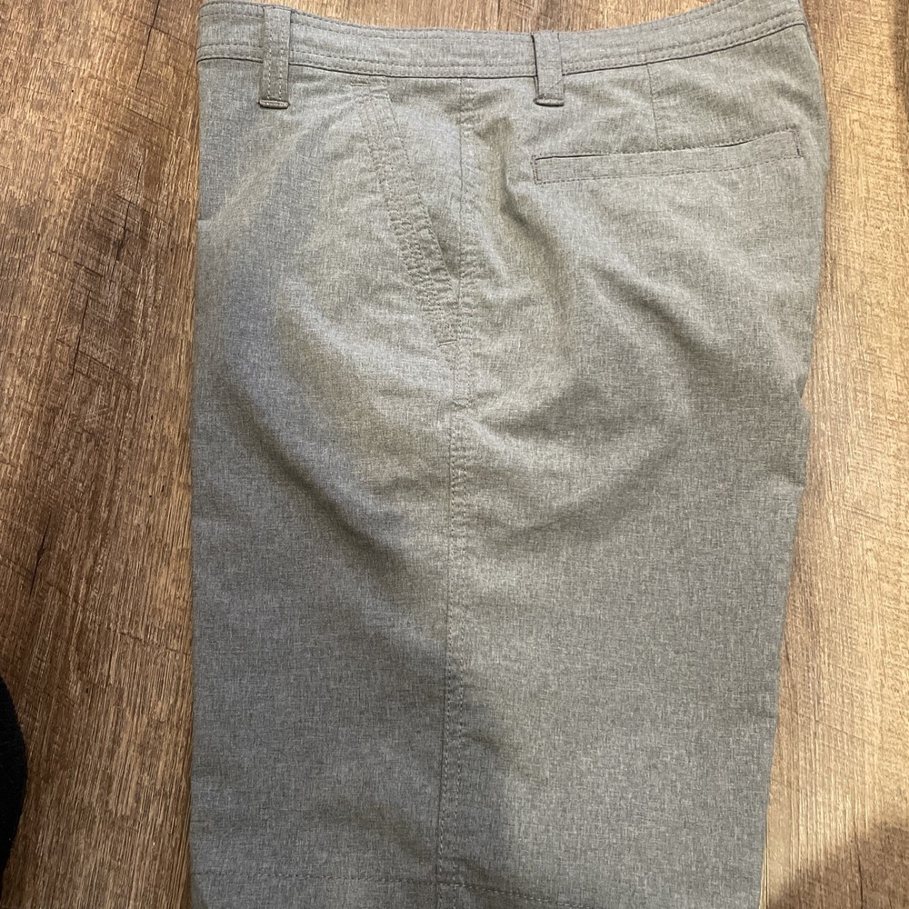 G.H. Bass Men's Size 34 Performance Stretch Quick Dry Grey Chino Golf Shorts
