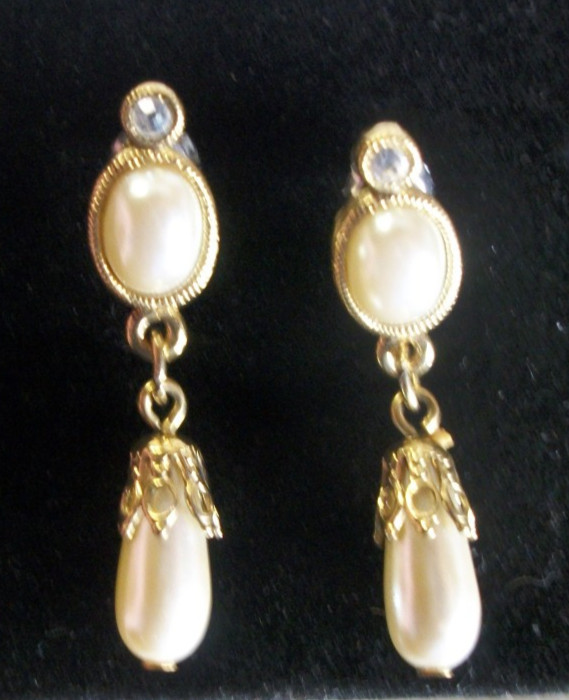 Earrings Gold Tone Faux Pearl Dangle Drop Pierced