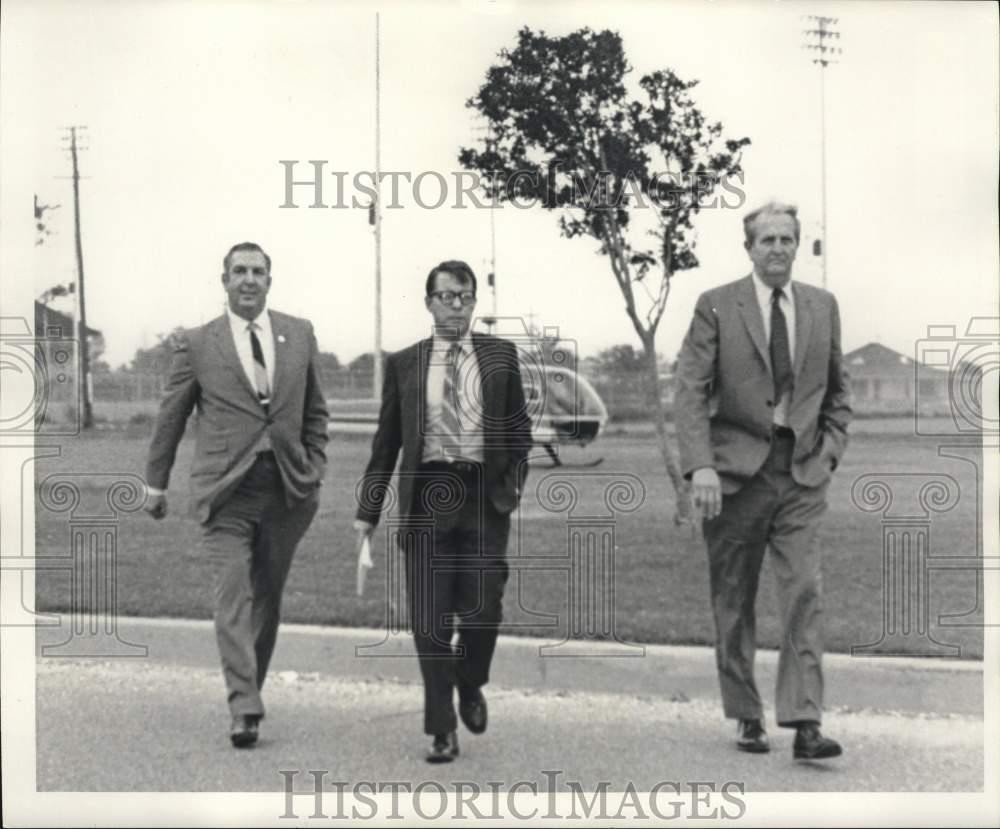 1969 Press Photo General David Wade and officials walking street in New Orleans.