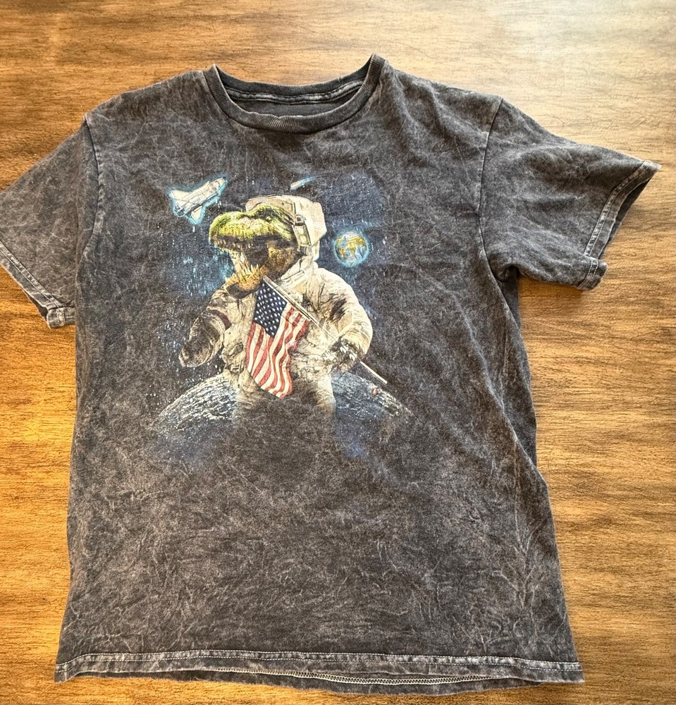 BERZY Acid Wash Dinasour Flag T-Shirt Boys size 14/16 EUC-image