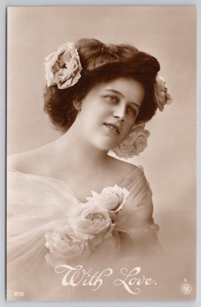 Edwardian Beauty Portrait Postcard - 