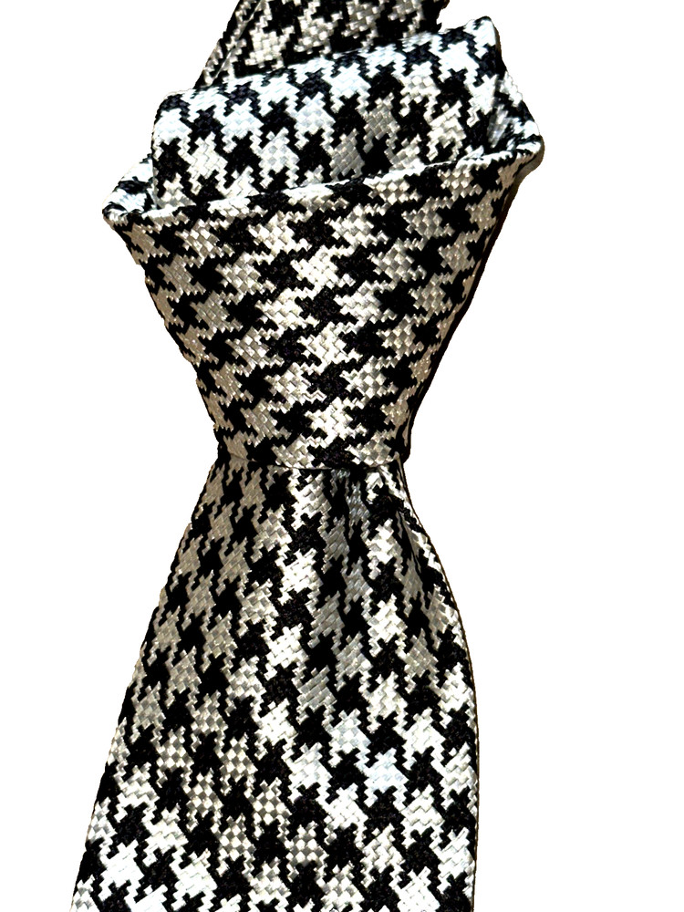 $280 NWOT TOM FORD Silver w/Black houndstooth men 3.1” woven silk neck Tie ITALY