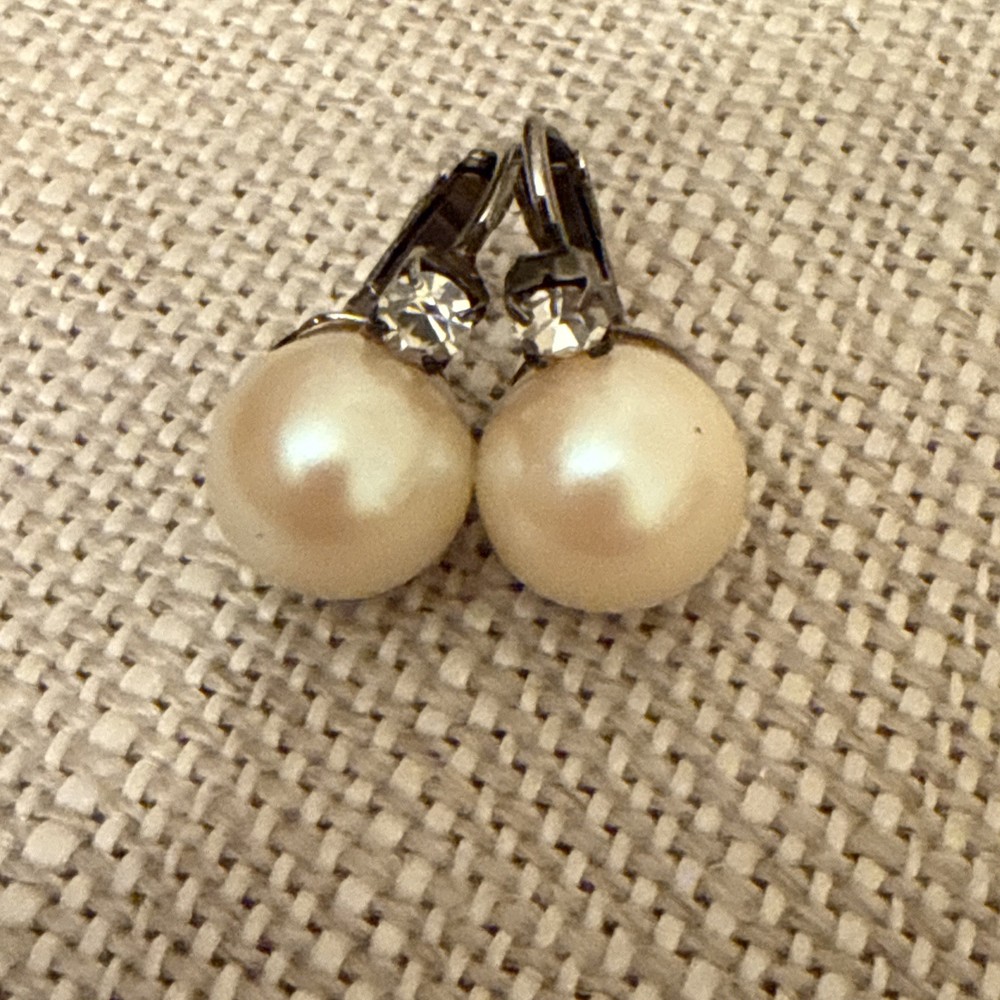 Vintage Large Faux Pearl Rhinestone Gold Tone Clip On Earrings Classic