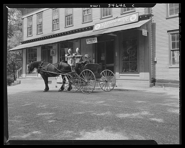 Photo:Gaysville Vermont 1943 Horse Drawn Buggy at Post Office Depot