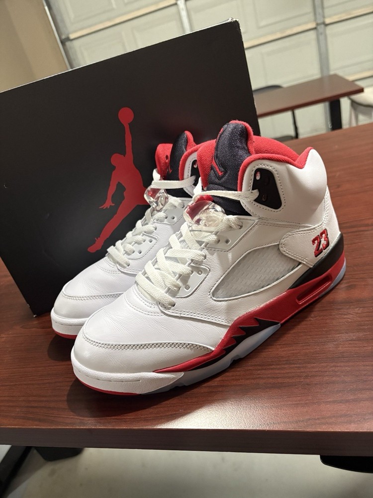 Jordan 5 Fire Red (2025) Size 9